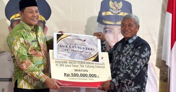 Bupati Sidoarjo Subandi Kukuhkan Kelompok Tani,  Serahkan Bantuan Alsintan dan Salurkan Kredit Usaha Rakyat Rp. 500 Juta