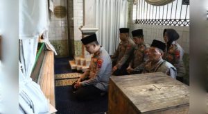 Kapolres Pelabuhan Tanjung Perak AKBP Irwan Kurniawan ziarah dan silaturahmi di kawasan Wisata Religi Sunan Ampel serta Makam Boto Putih